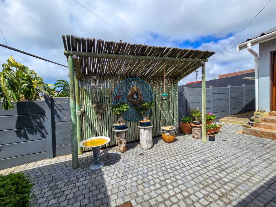 4 Bedroom Property for Sale in Stilbaai Wes Western Cape